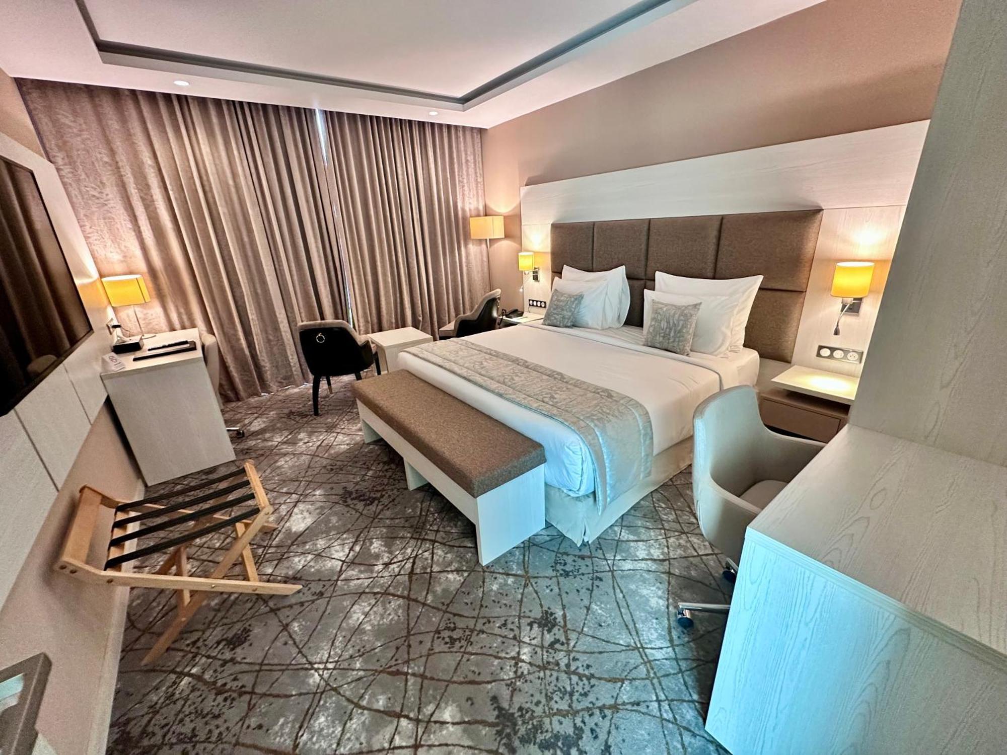 2H Hotel 奥兰 外观 照片