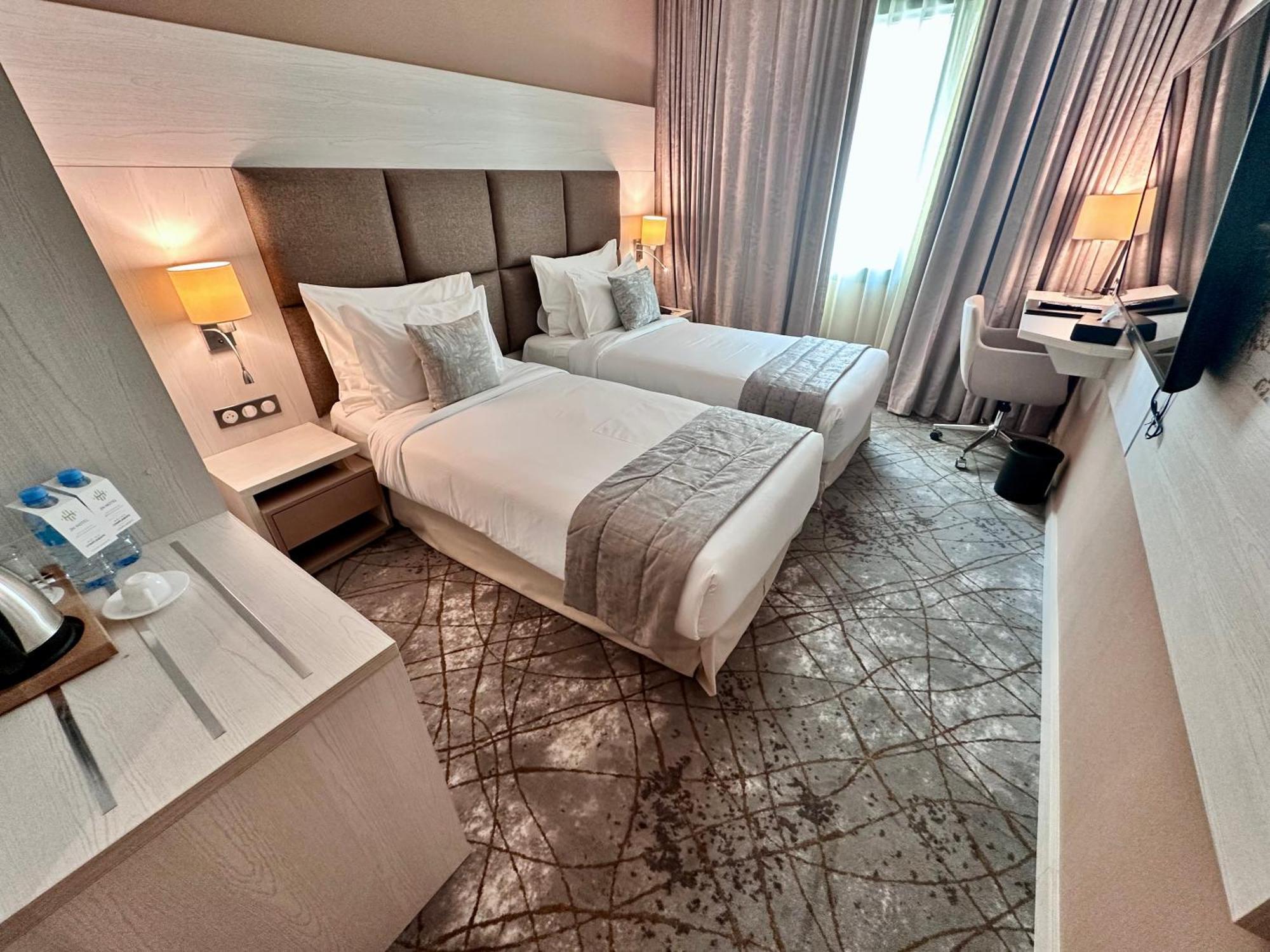 2H Hotel 奥兰 外观 照片